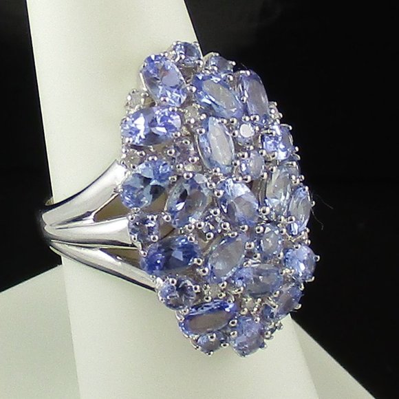 4.20ct Tanzanite Bold Oval Cluster Ring - Picture 4 of 8